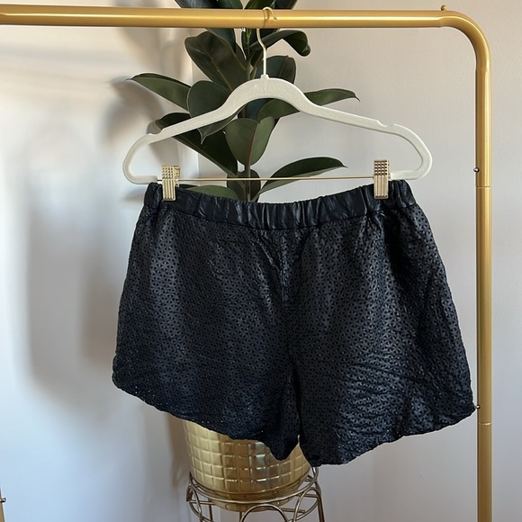 🌴 Madewell Faux Leather Shorts - Picture 2 of 6